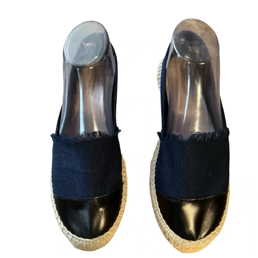*Women’s Saks 5th Ave Size 9 Blue Fabric Upper Black Faux Leather Toe Espadrille